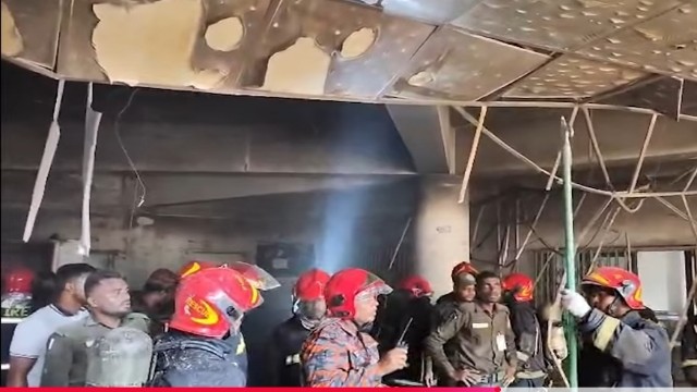 BMU ভবনে আগুন প্রায় নিয়ন্ত্রণে, ধোঁয়া কমছে—ফায়ার সার্ভিসের সর্বশেষ আপডেট